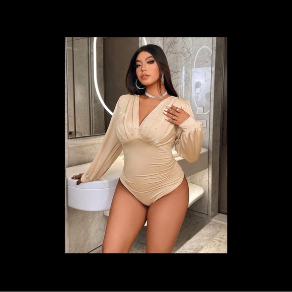 Stylish Cream Blouse with Sparkling Details - Picture 2 of 3